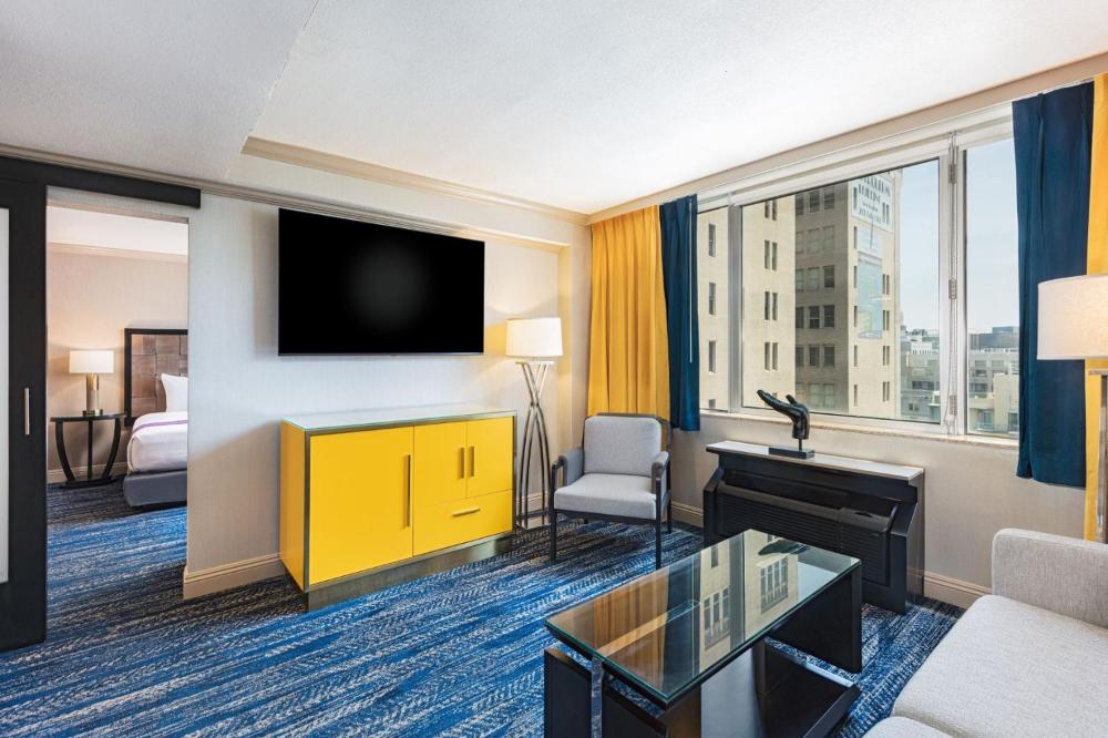 Room image 3